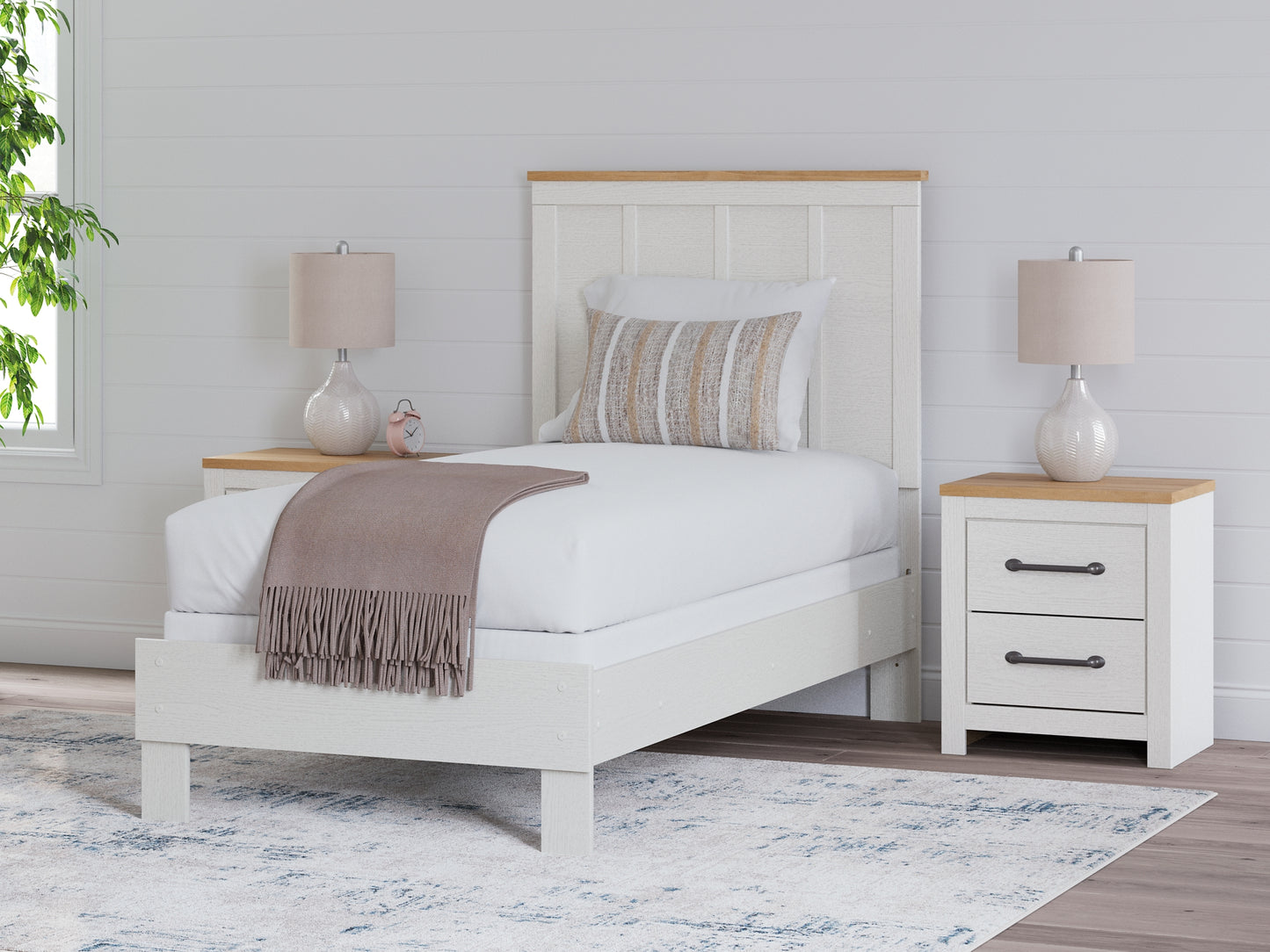 Linnocreek  Panel Bed