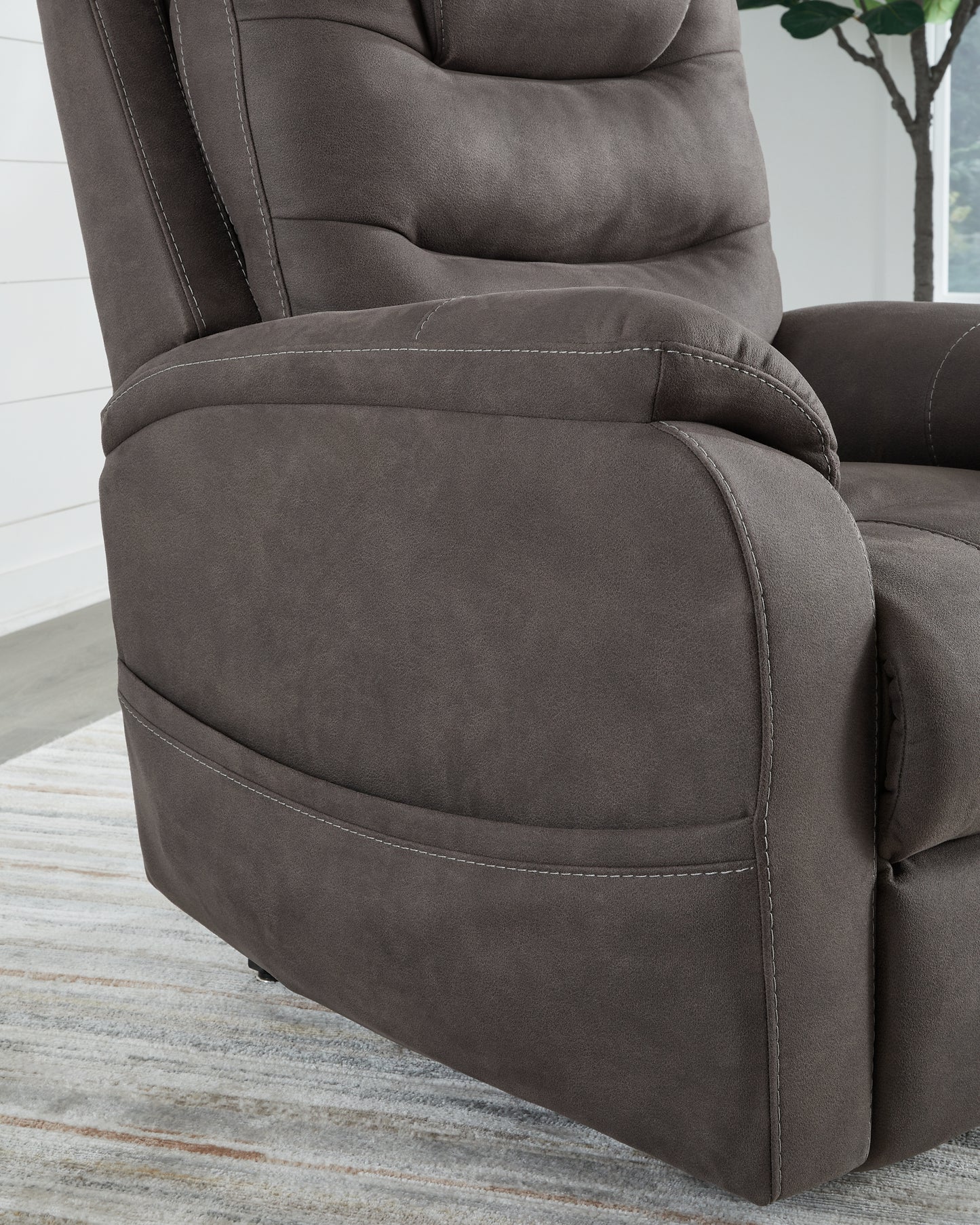 Snowfield Power Lift Recliner